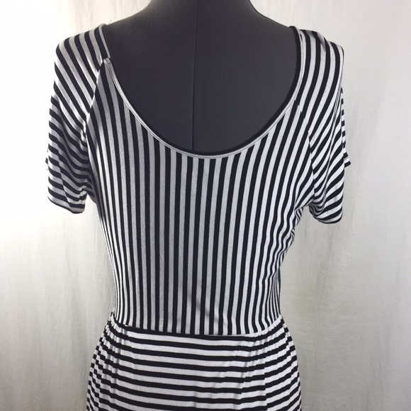 A.N.A. Black & White Striped Summer Dress Size M - Picture 5 of 7